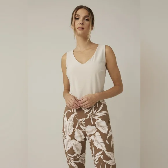 Joseph Ribkoff Palm Pull On Stretchy Capri Pants Brown Neutral Summer Size 8 - Picture 3 of 12